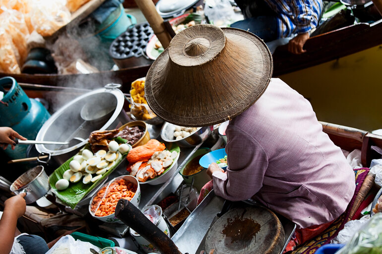 Foto Thailändischer schwimmender Markt